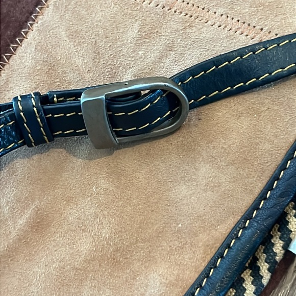 Vaan & Co Stylish Tan and Black Crossbody Bag - Picture 10 of 10